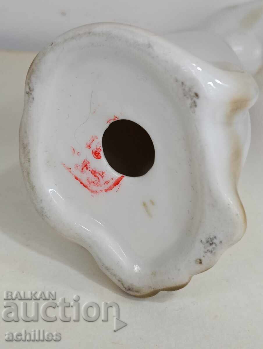 Auction  Porcelain cat figurine