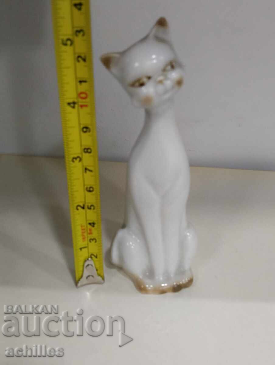 Delivery of Porcelain cat figurine