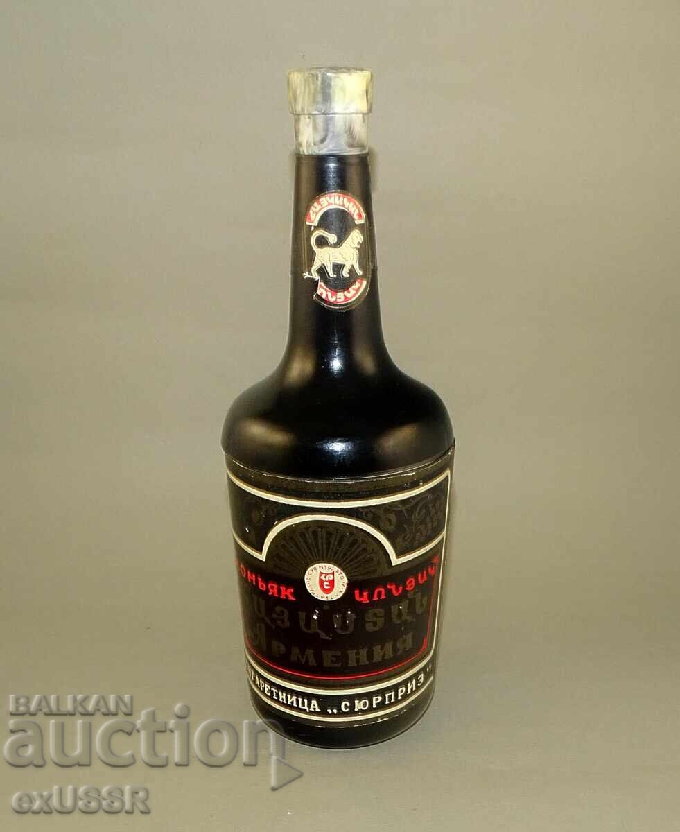 Veche sticlă rusească de coniac, tabacheră, bachelită cu preț € 10.00 | 19.56 BGN