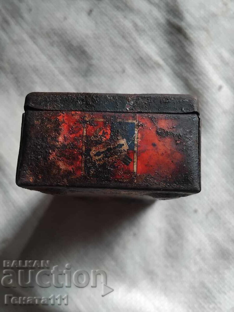 Παράδοση Ξυριστική μηχανή με μεταλλικό κουτί