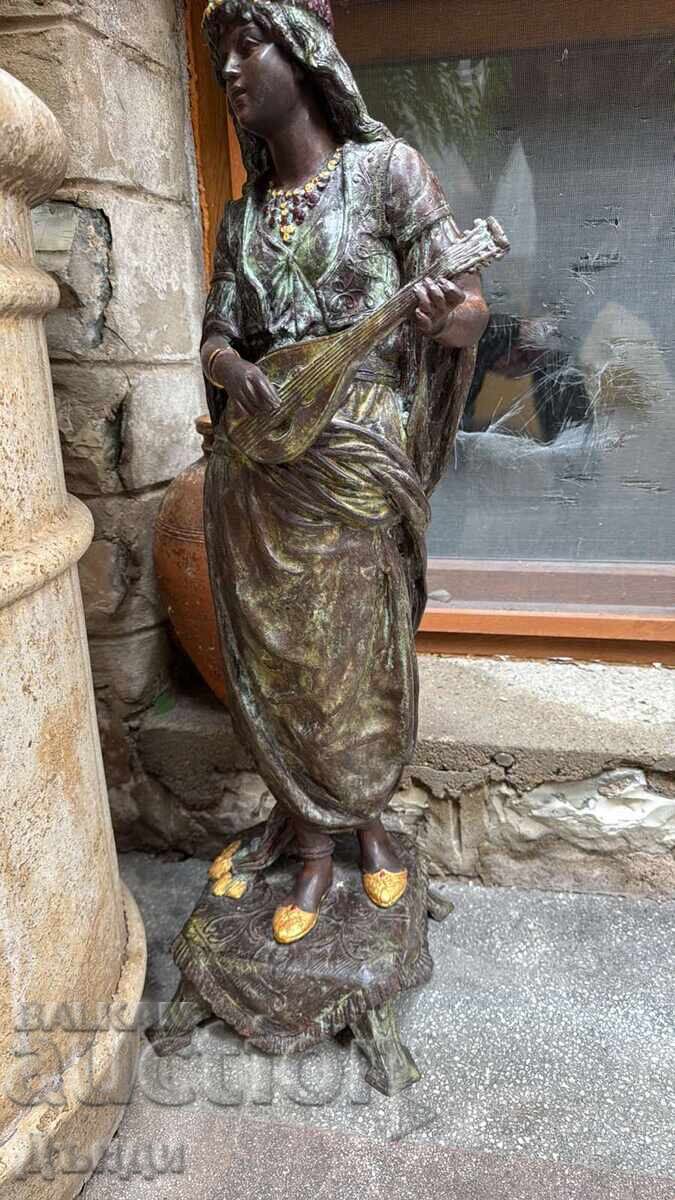 Статуи бронзови