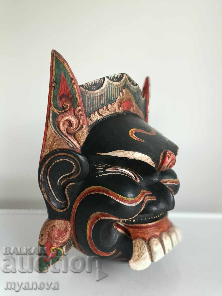 Доставка на Маска от Индонезия,митично същество ,което гони злите духове