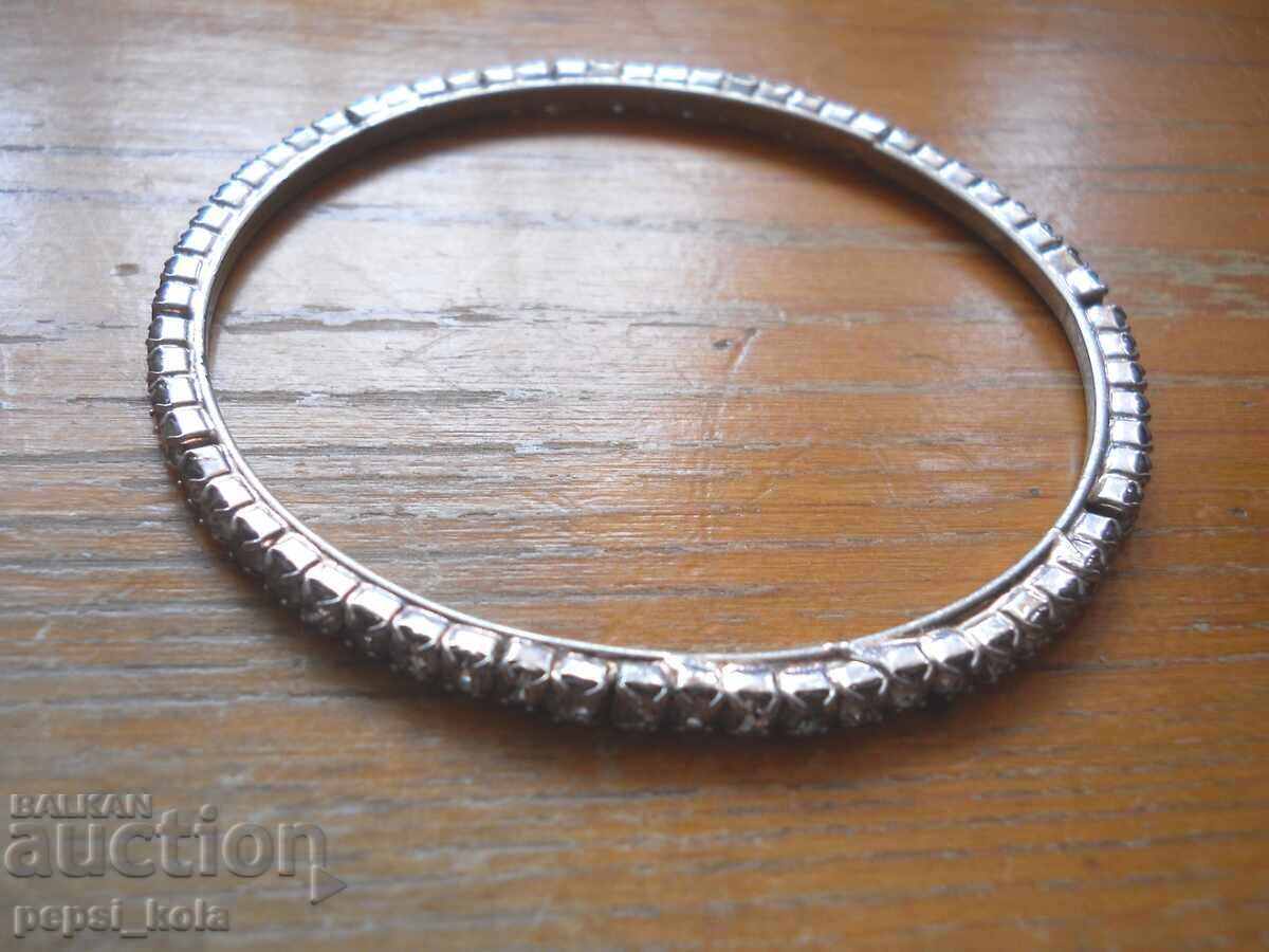 Brățară metalică cu cristale cu preț € 1.00 | 1.96 BGN