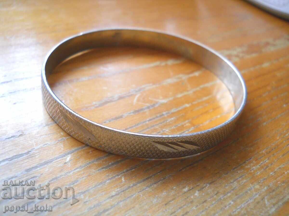 Brățară metalică cu preț € 1.00 | 1.96 BGN