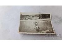 Снимка Трима млади мъже в реката