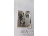 Fotografie Sofia Bărbat și fată pe stradă 1938