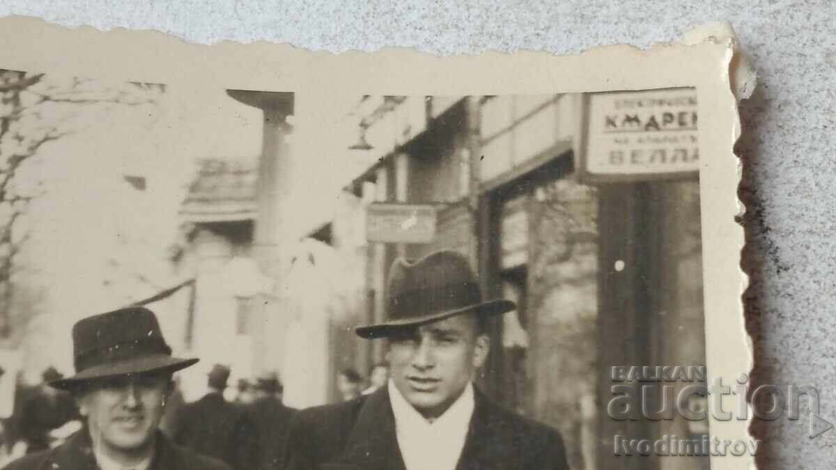 Φωτογραφία Σοφία Δύο άντρες σε μια βόλτα με τιμή € 1.24 | 2.43 BGN