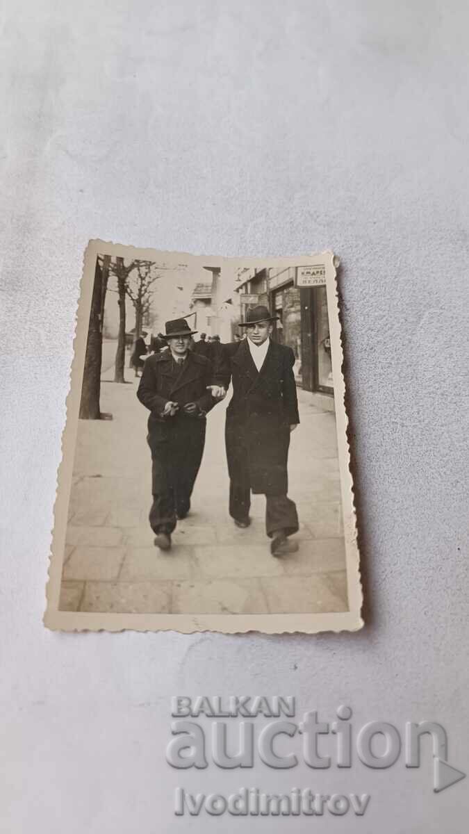 Φωτογραφία Σοφία Δύο άντρες σε μια βόλτα