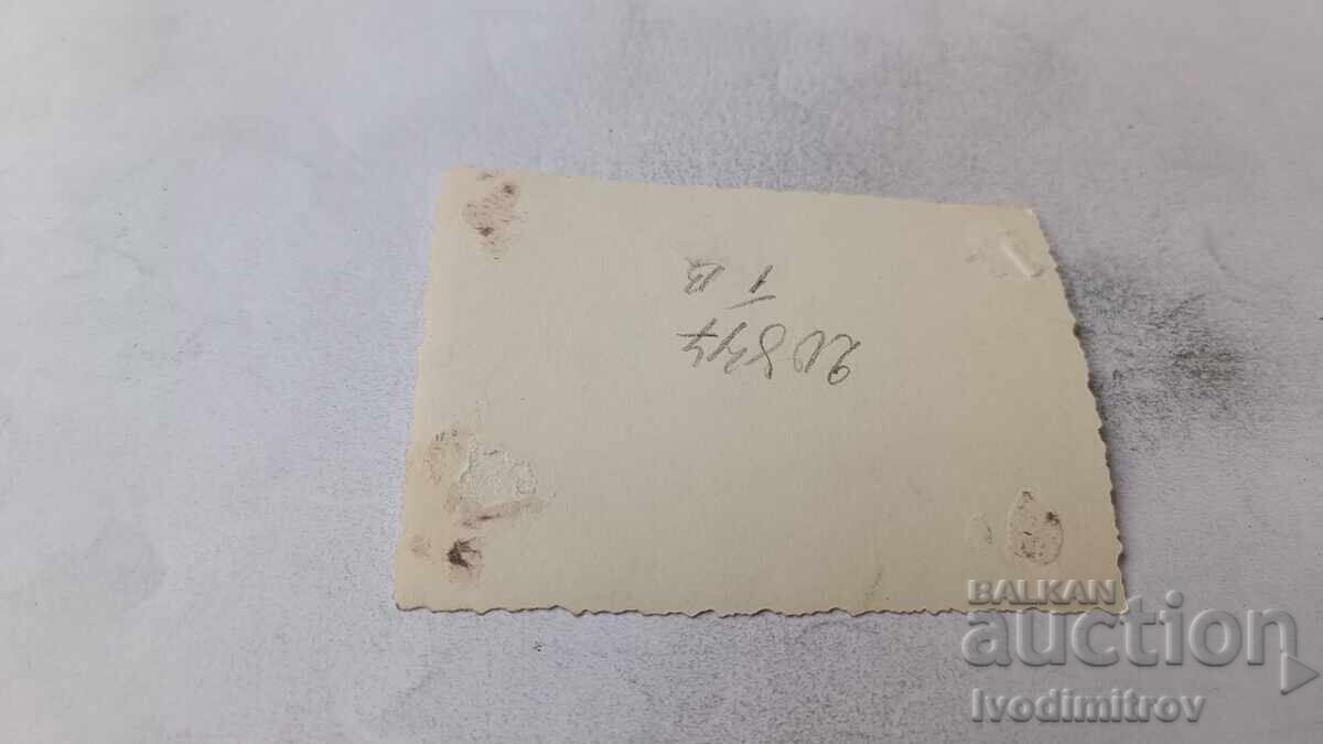 Φωτογραφία Σοφία Άνδρας, γυναίκα και κορίτσι σε μια βόλτα με τιμή € 1.07 | 2.09 BGN Φωτογραφία Σοφία Άνδρας, γυναίκα και κορίτσι σε μια βόλτα με τιμή € 1.07 | 2.09 BGN