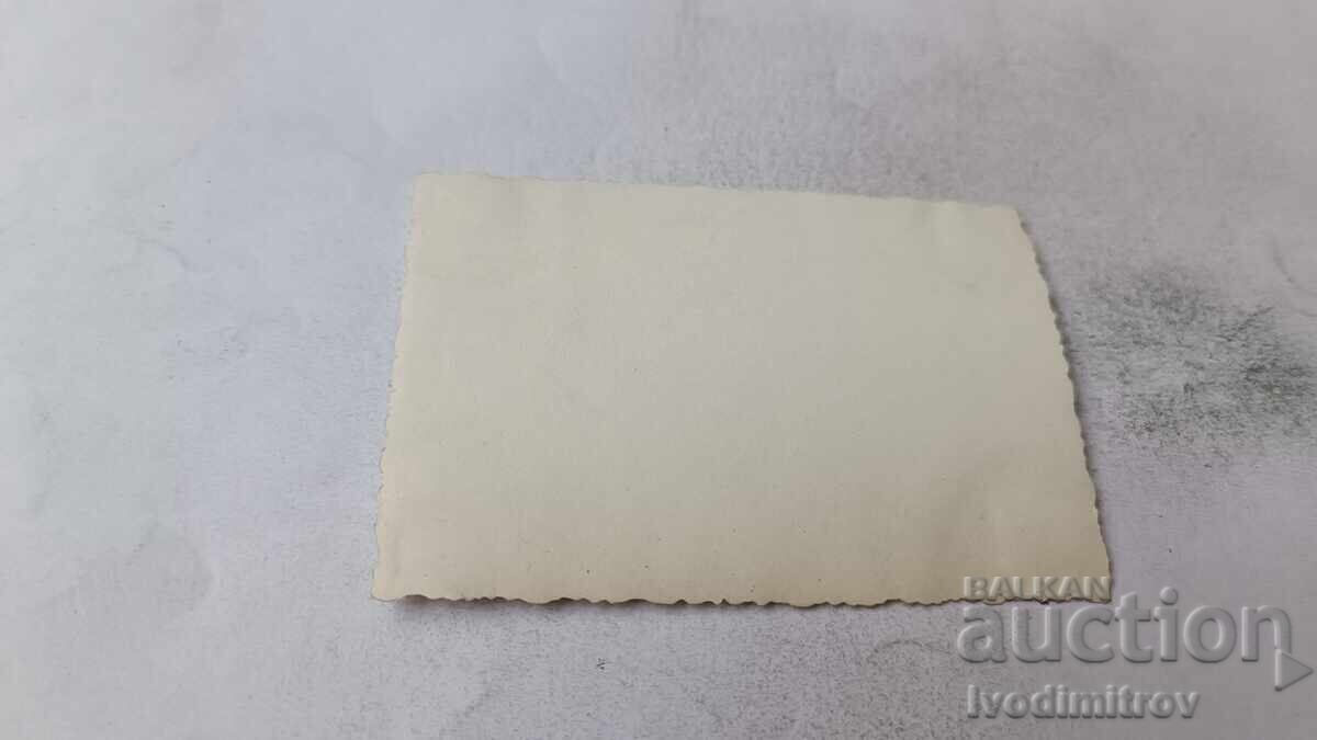 Fotografie Sofia Tineri și tinere în parc cu preț € 0.88 | 1.72 BGN