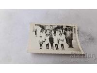 Снимка София Мъж и деца на площад Славейковъ 1939