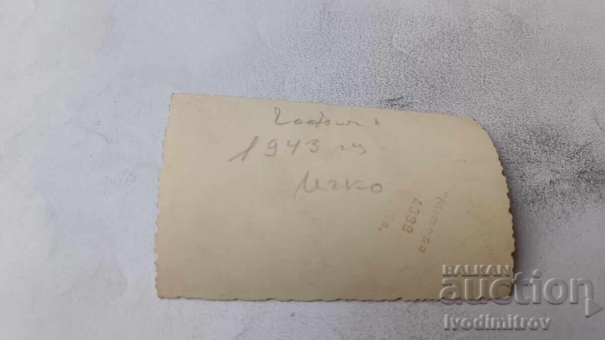 Снимка София Малко момченце в двора на къщата си 1943 с цена € 0.88 | 1.72 лв.