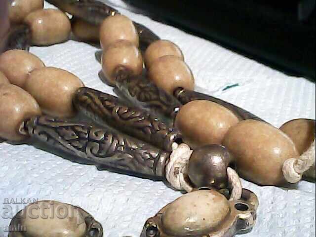 Доставка на стар посребрен гердан със кръст  естествени камени