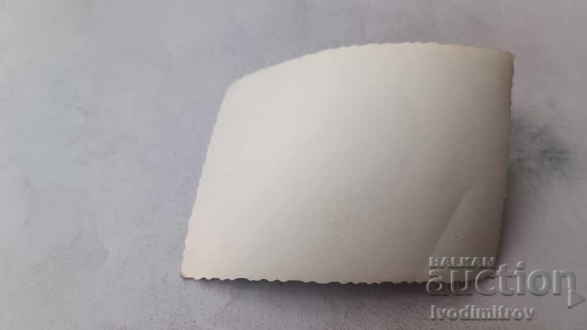 Φωτογραφία Τρεις νεαρές γυναίκες στο πλοίο Σπάρτακ με τιμή € 0.88 | 1.72 BGN