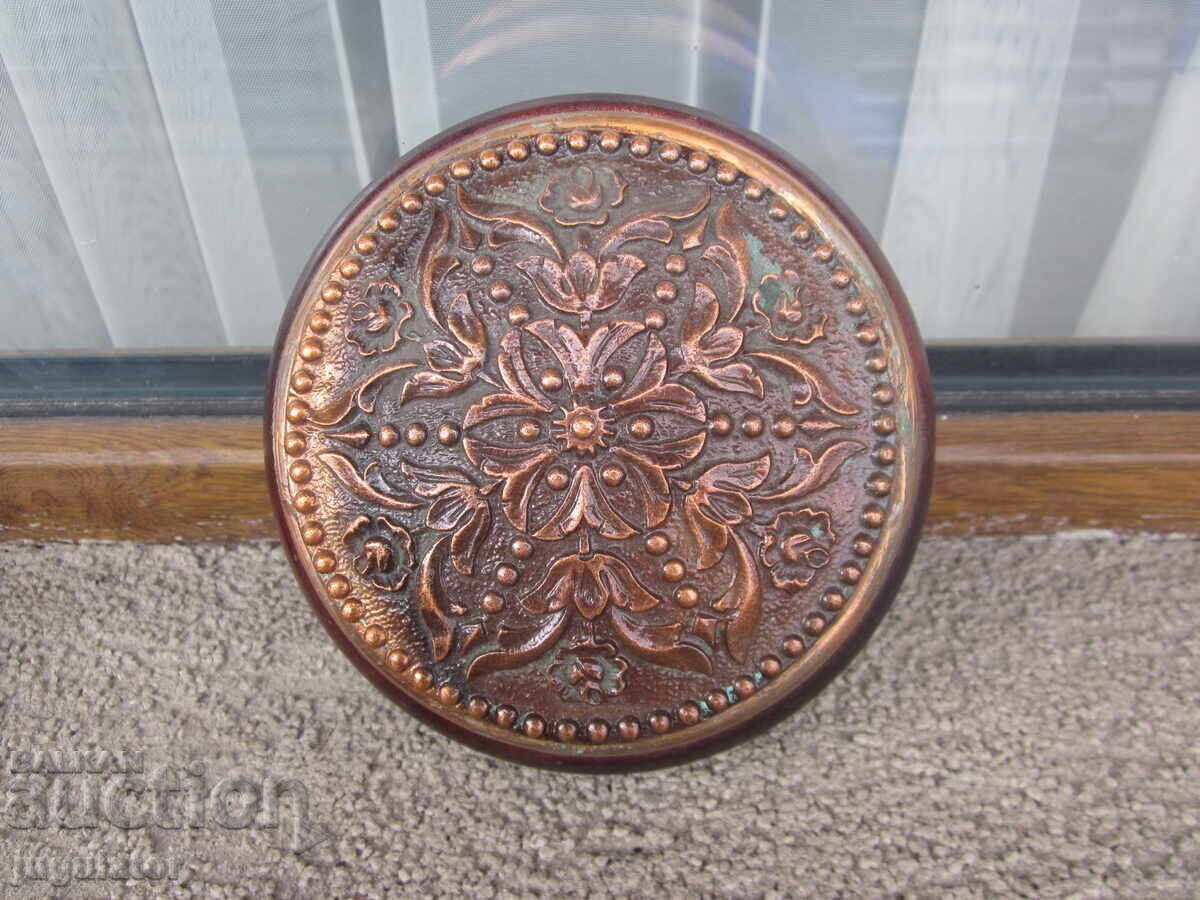 Stara bŭlgarska dŭrvena kutiya, kutiĭka za bizhuta s ornamenti με τιμή € 10.00 | 19.56 BGN