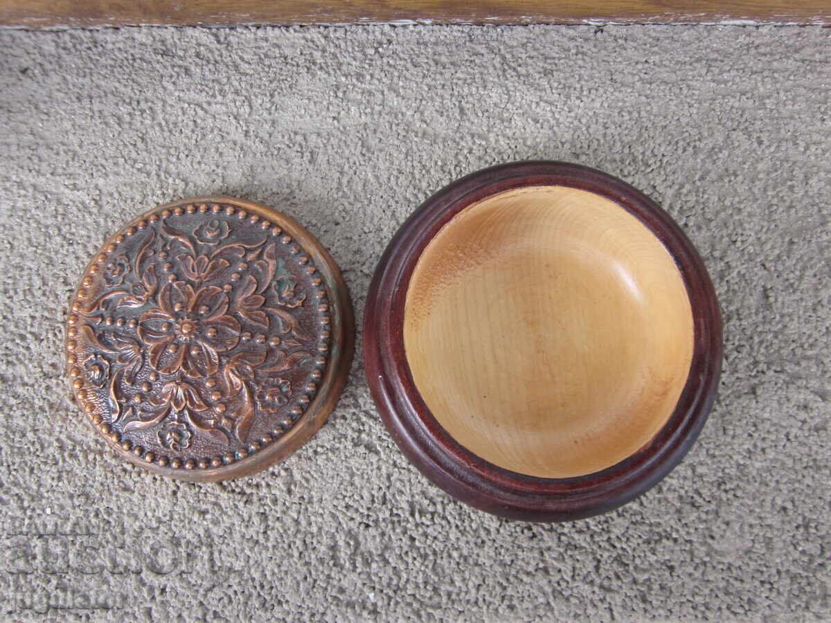 Παράδοση Stara bŭlgarska dŭrvena kutiya, kutiĭka za bizhuta s ornamenti