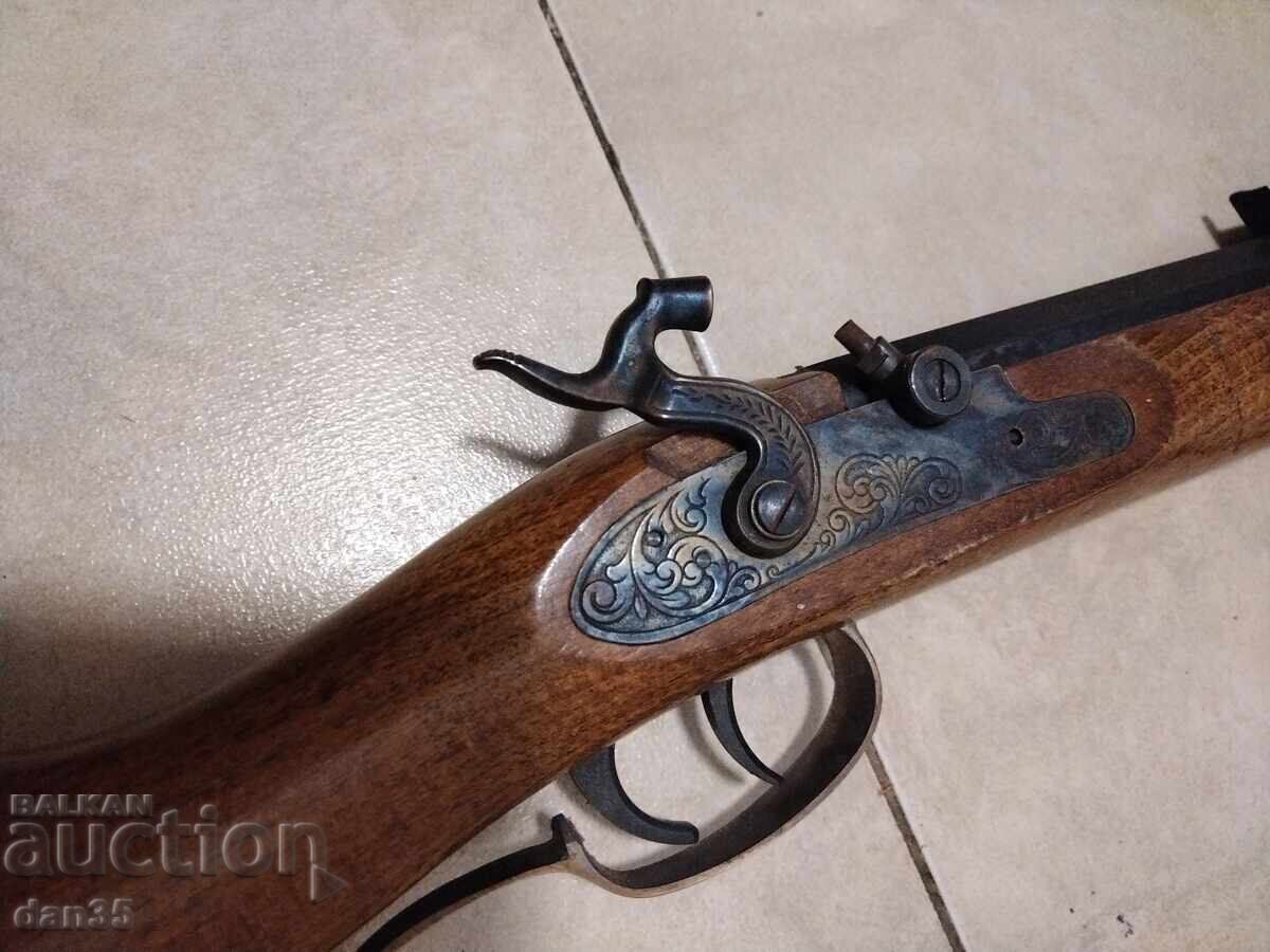 Licitație CARABINĂ CU CAPSULĂ