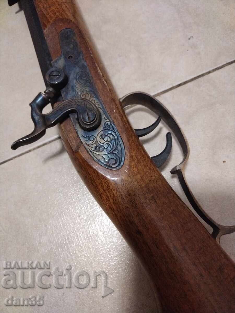 Livrarea CARABINĂ CU CAPSULĂ