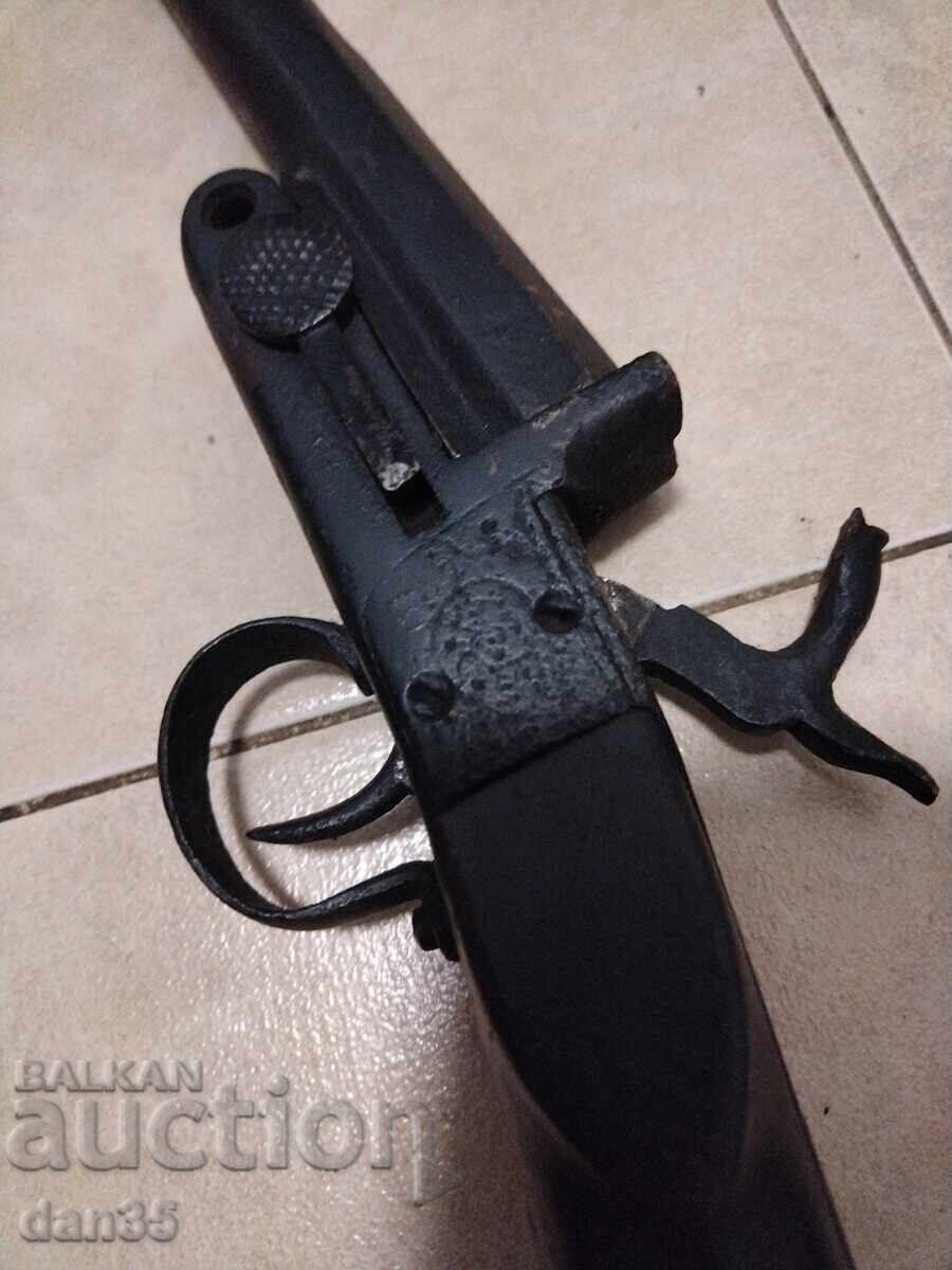 Licitație VECHIE PUȘCĂ DE VÂNĂTOARE TEK – STÂNGA