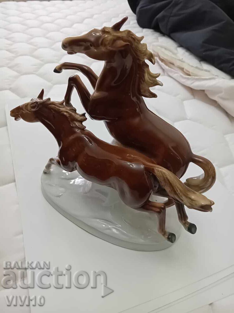 Licitație Figurină veche din porțelan, cai Licitație Figurină veche din porțelan, cai