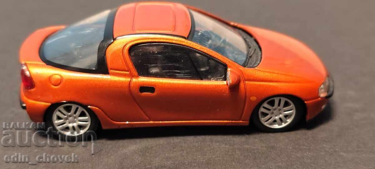 Доставка на 1/43 Schuco Българска Opel Tigra.