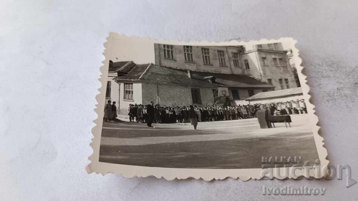Fotografie Sofia Ceremonie festivă în curtea școlii