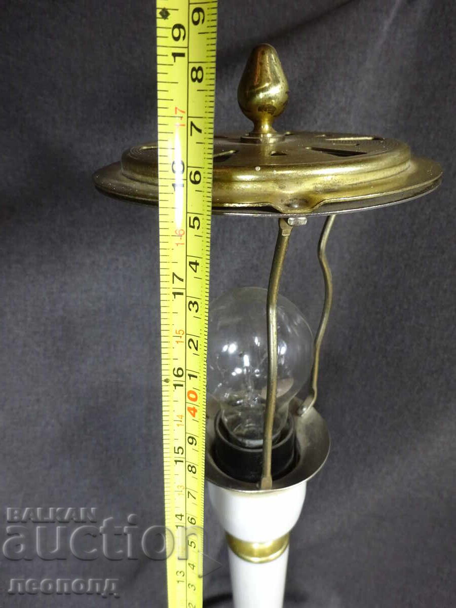 Livrarea LAMPA DE MASĂ RETRO VECHE, SENZOR, FORMA DE CIUPERCĂ, URSS