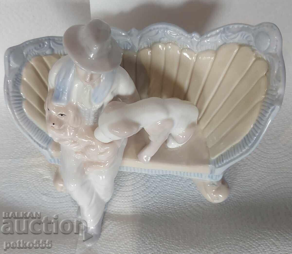 Доставка на ПОРЦЕЛАНОВА ФИГУРА Б.З.Ц от 0.01 €