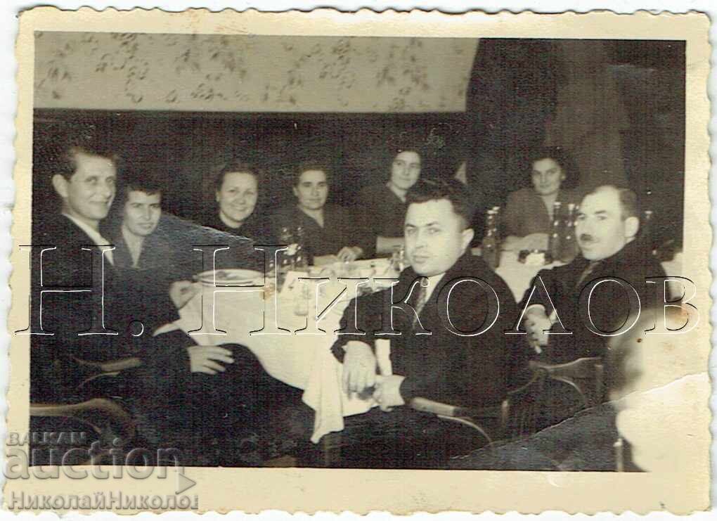 1956 MIC POZĂ VECHE PETRECERE MOTOCICLIȘTI J486
