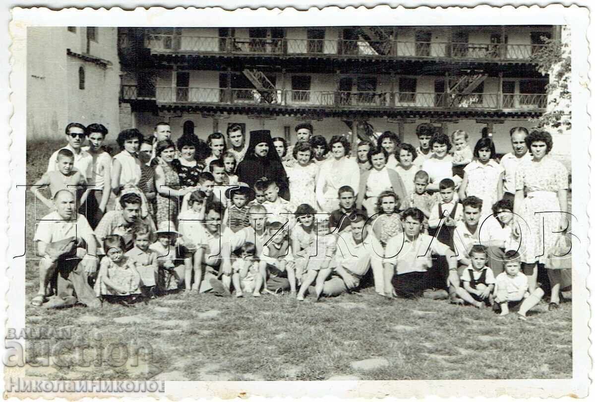 1963 ΠΑΛΙΑ ΦΩΤΟΓΡΑΦΙΑ ΚΑΤΑΣΚΗΝΩΣΗ ΠΑΙΔΩΝ ΣΤΟ ΜΟΝΑΣΤΗΡΙ ΤΟΥ ΙΕΡΕΑ ΠΟΠ ZH493 1963 ΠΑΛΙΑ ΦΩΤΟΓΡΑΦΙΑ ΚΑΤΑΣΚΗΝΩΣΗ ΠΑΙΔΩΝ ΣΤΟ ΜΟΝΑΣΤΗΡΙ ΤΟΥ ΙΕΡΕΑ ΠΟΠ ZH493