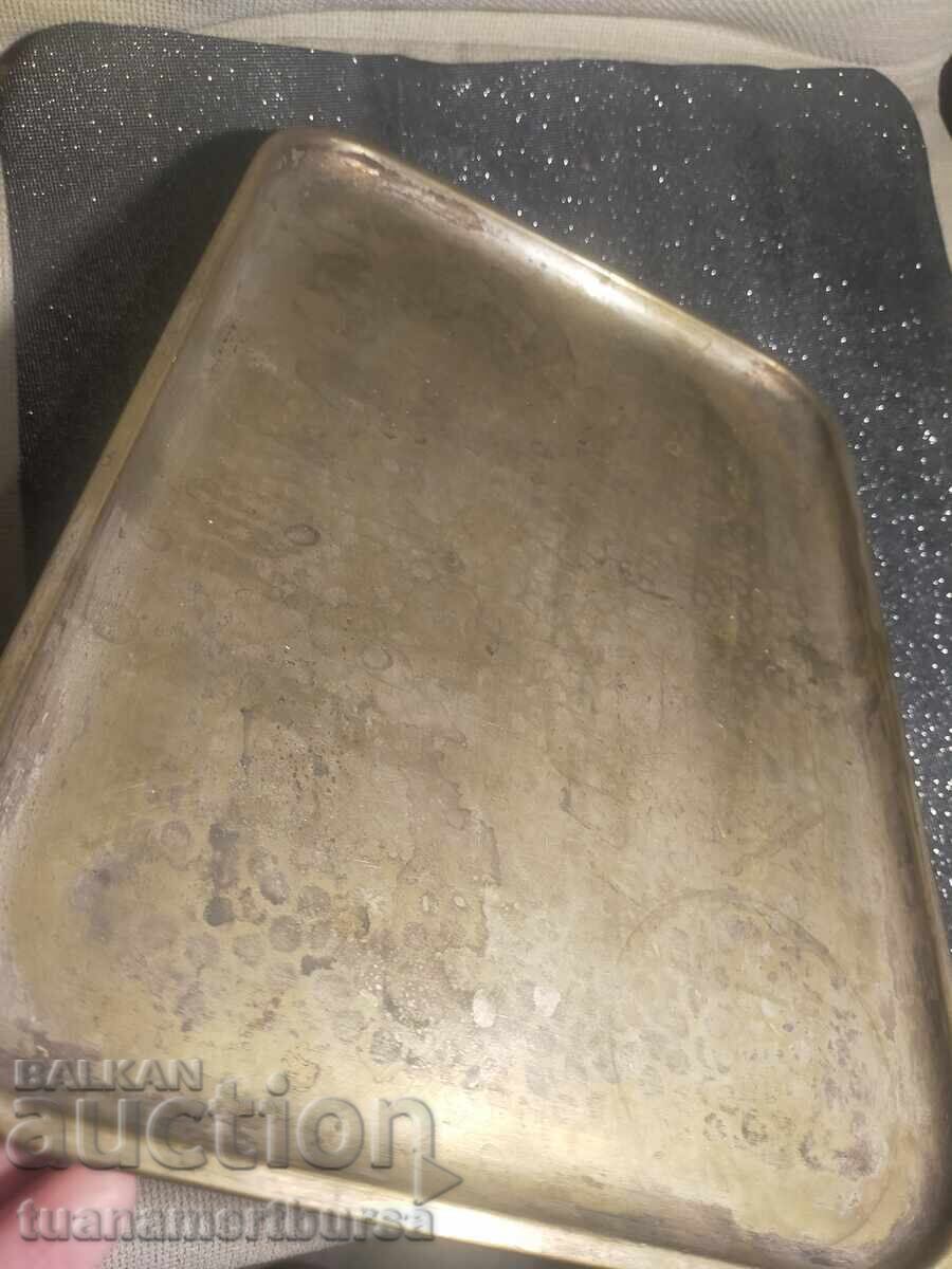 метална стара тава