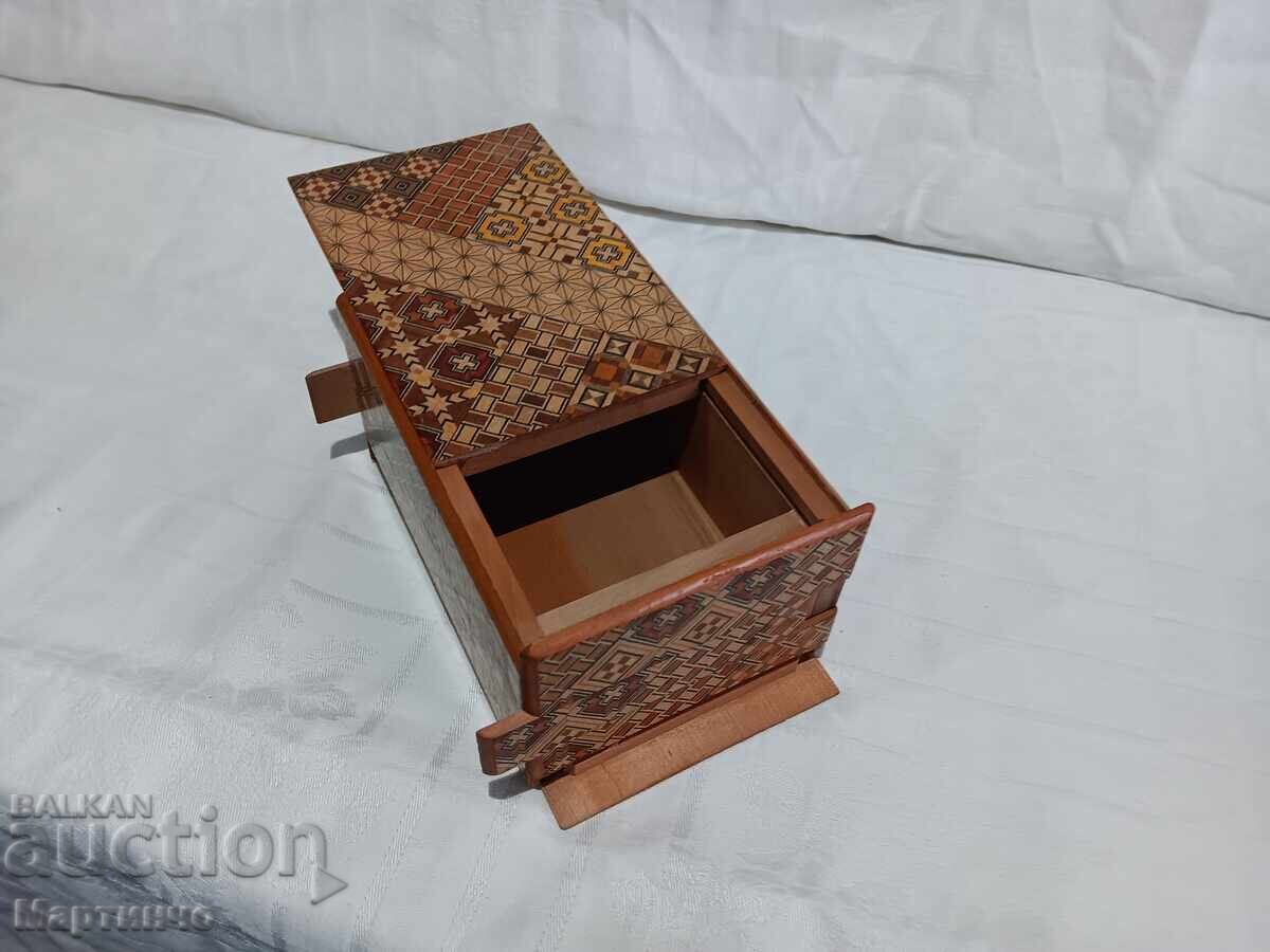 Παλιό Αντίκα Ιαπωνικό Ξύλινο Κουτί Μυστικών Σαμουράι με τιμή € 100.00 | 195.58 BGN