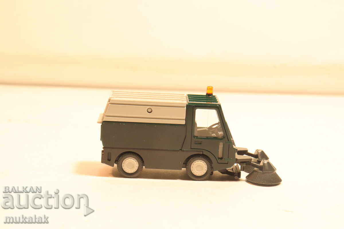 WIKING H0 1/87 MUNICIPAL SERVICES TRUCK MODEL - 5 WIKING H0 1/87 MUNICIPAL SERVICES TRUCK MODEL - 5