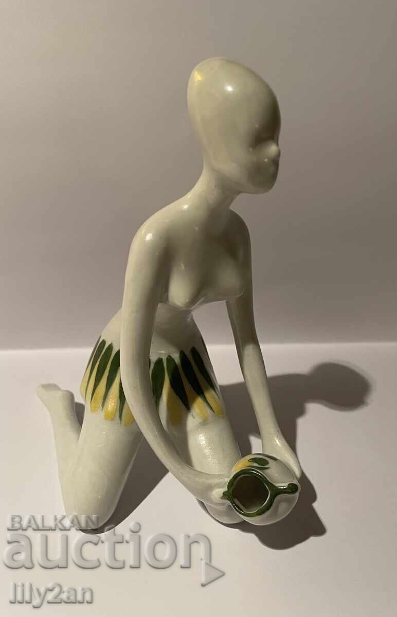 Delivery of Porcelain figurine Delivery of Porcelain figurine