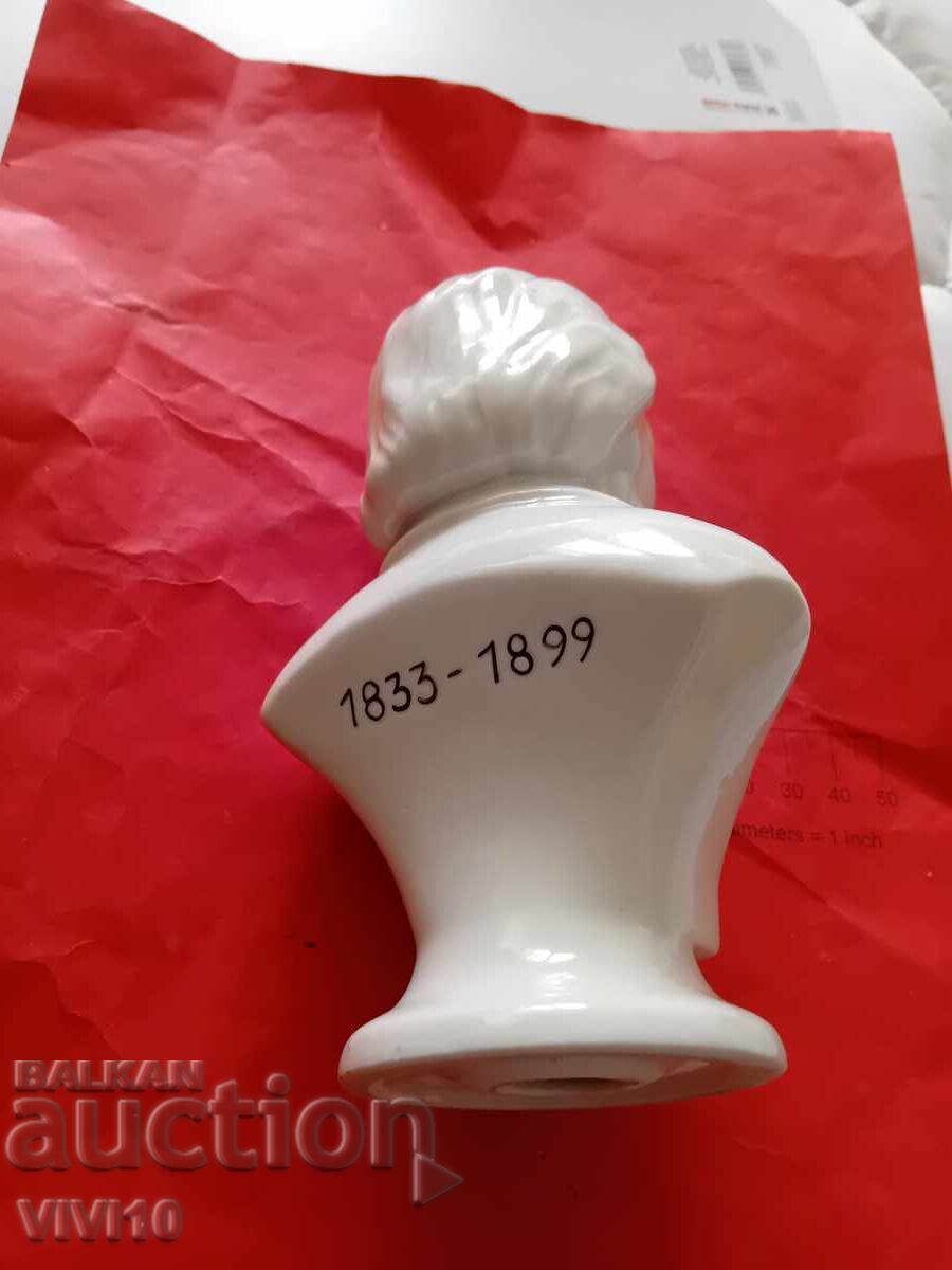 Δημοπρασία Αρχαίο πορσελάνινο ειδώλιο, με σήμανση