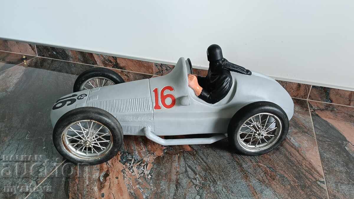 Mercedes-Benz W125, cunoscută drept una dintre Săgețile de Argint