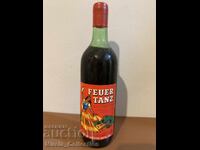 Παλαιωμένο συλλεκτικό μπουκάλι κόκκινο κρασί