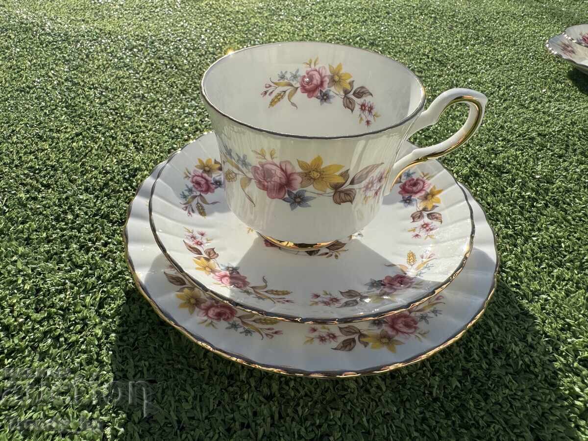 Adevărată clasică englezească – Royal Stafford, set de 21 piese cu preț € 155.00 | 303.15 BGN