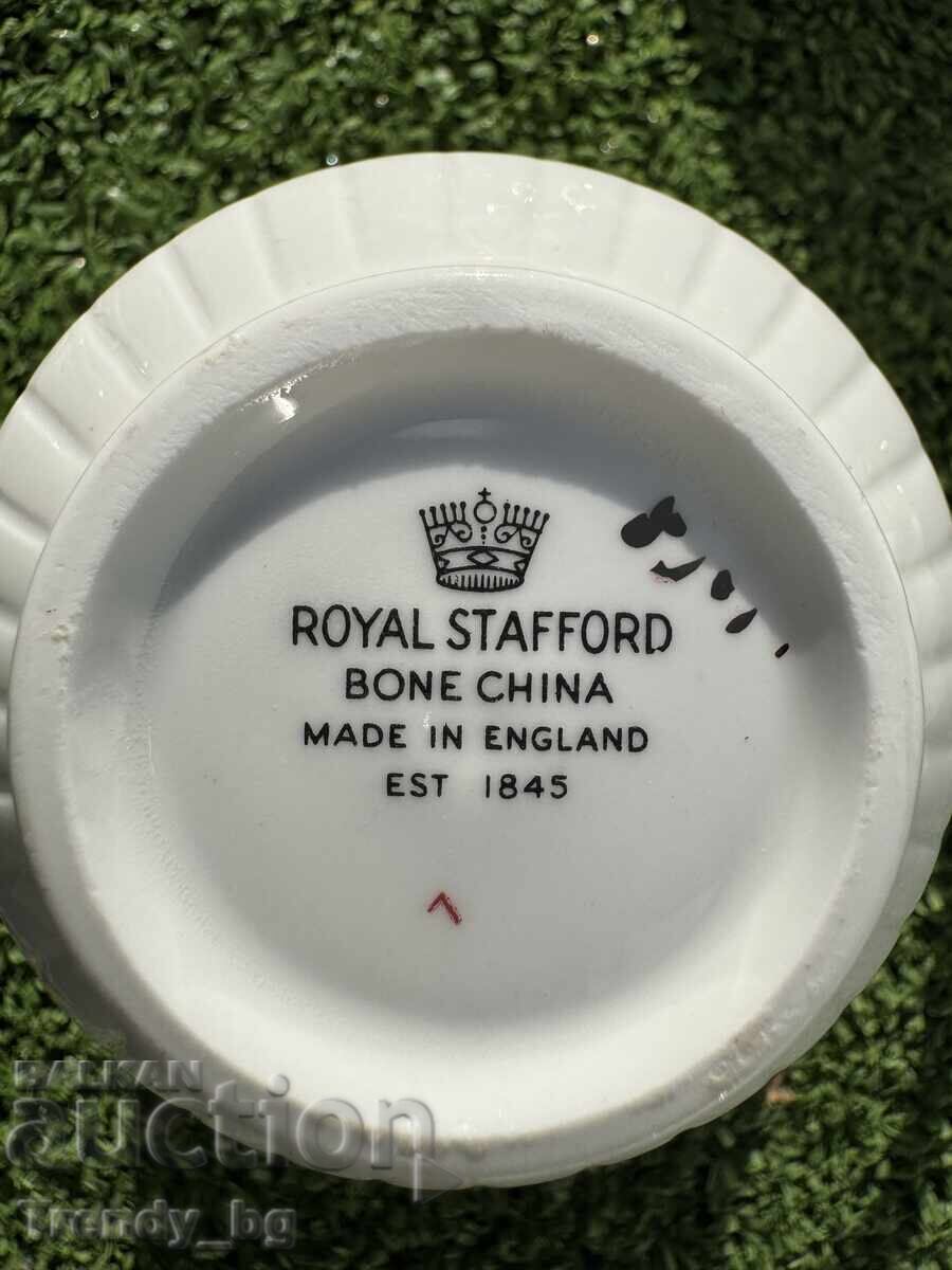Adevărată clasică englezească – Royal Stafford, set de 21 piese - 7