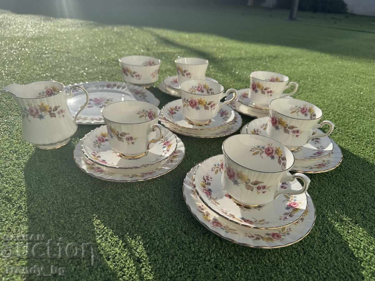 Adevărată clasică englezească – Royal Stafford, set de 21 piese