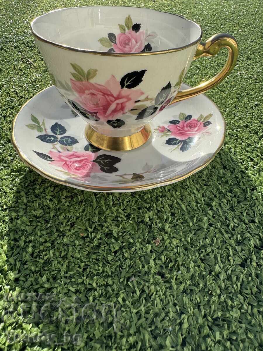 Porțelan Windsor Bone China | Anglia, Stoke-on-Trent | aprox. 1950–1960 cu preț € 145.00 | 283.60 BGN Porțelan Windsor Bone China | Anglia, Stoke-on-Trent | aprox. 1950–1960 cu preț € 145.00 | 283.60 BGN