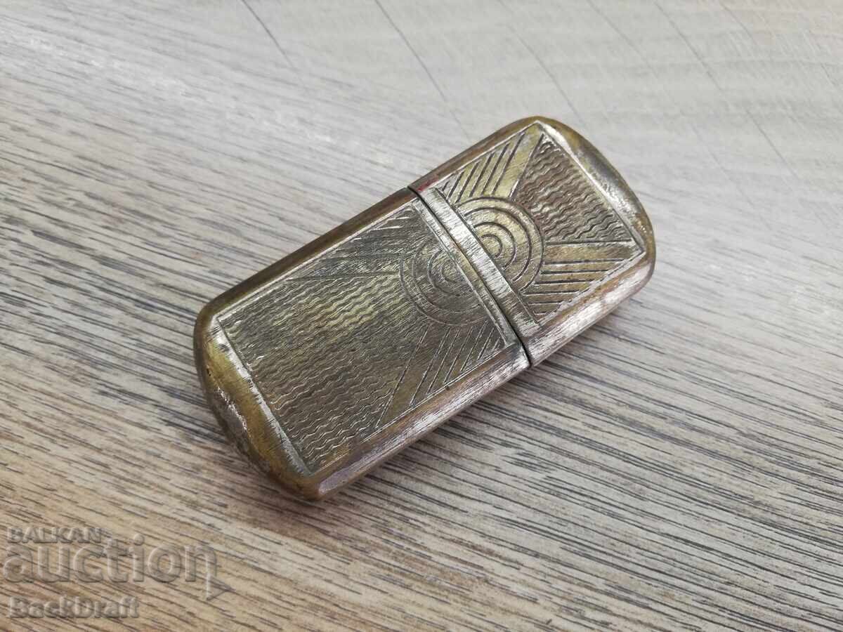 Licitație Brichetă germană pe benzină Al Doilea Război Mondial WWII WW2 Wehrmacht, Svastică, Reich Licitație Brichetă germană pe benzină Al Doilea Război Mondial WWII WW2 Wehrmacht, Svastică, Reich