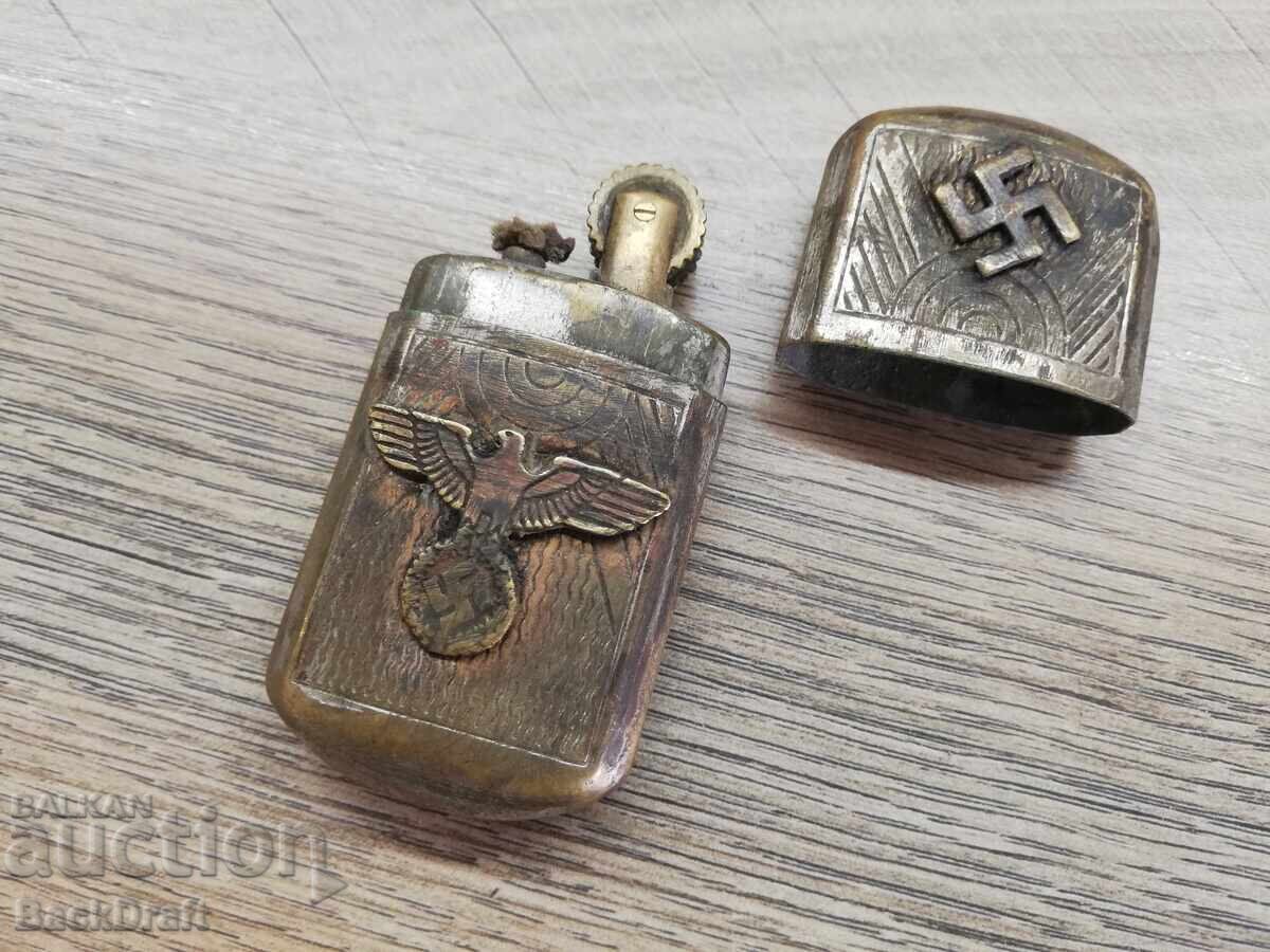 Livrarea Brichetă germană pe benzină Al Doilea Război Mondial WWII WW2 Wehrmacht, Svastică, Reich Livrarea Brichetă germană pe benzină Al Doilea Război Mondial WWII WW2 Wehrmacht, Svastică, Reich