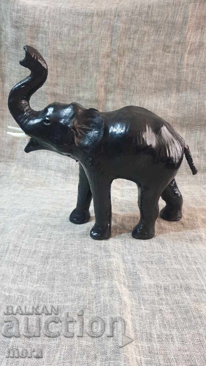 Пластика на слон от естествена кожа с цена € 48.00 | 93.88 лв.