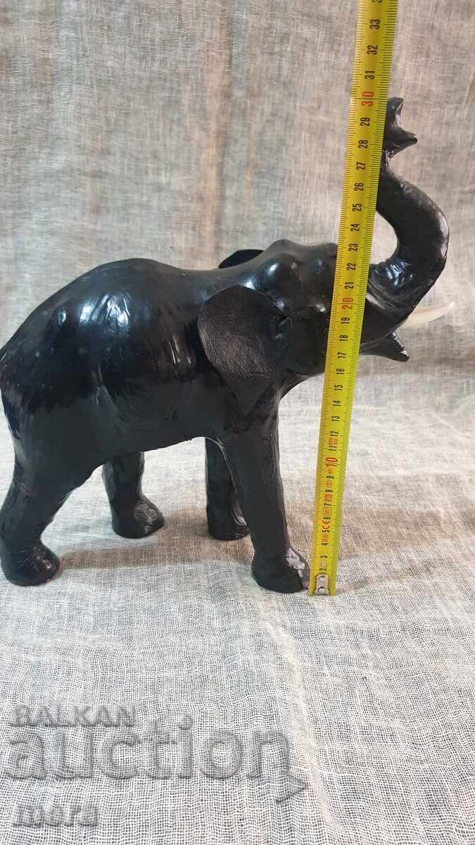 Доставка на Пластика на слон от естествена кожа