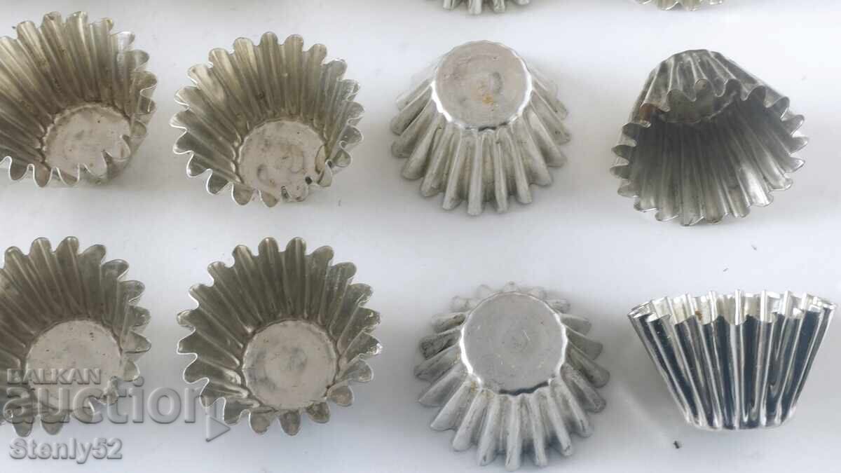 24 buc. forme metalice pentru copt prăjituri, biscuiți, bomboane