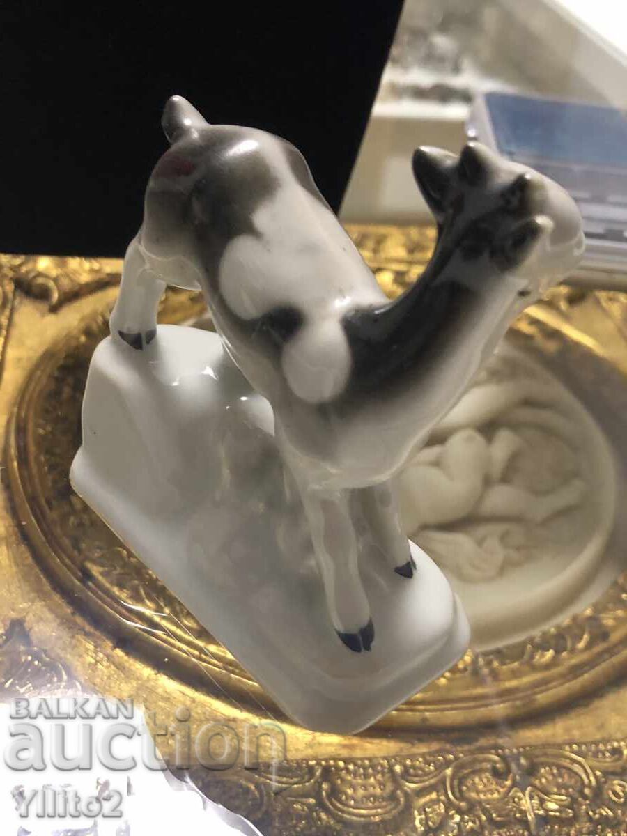 Българска порцеланова фигура с цена € 15.00 | 29.34 лв.