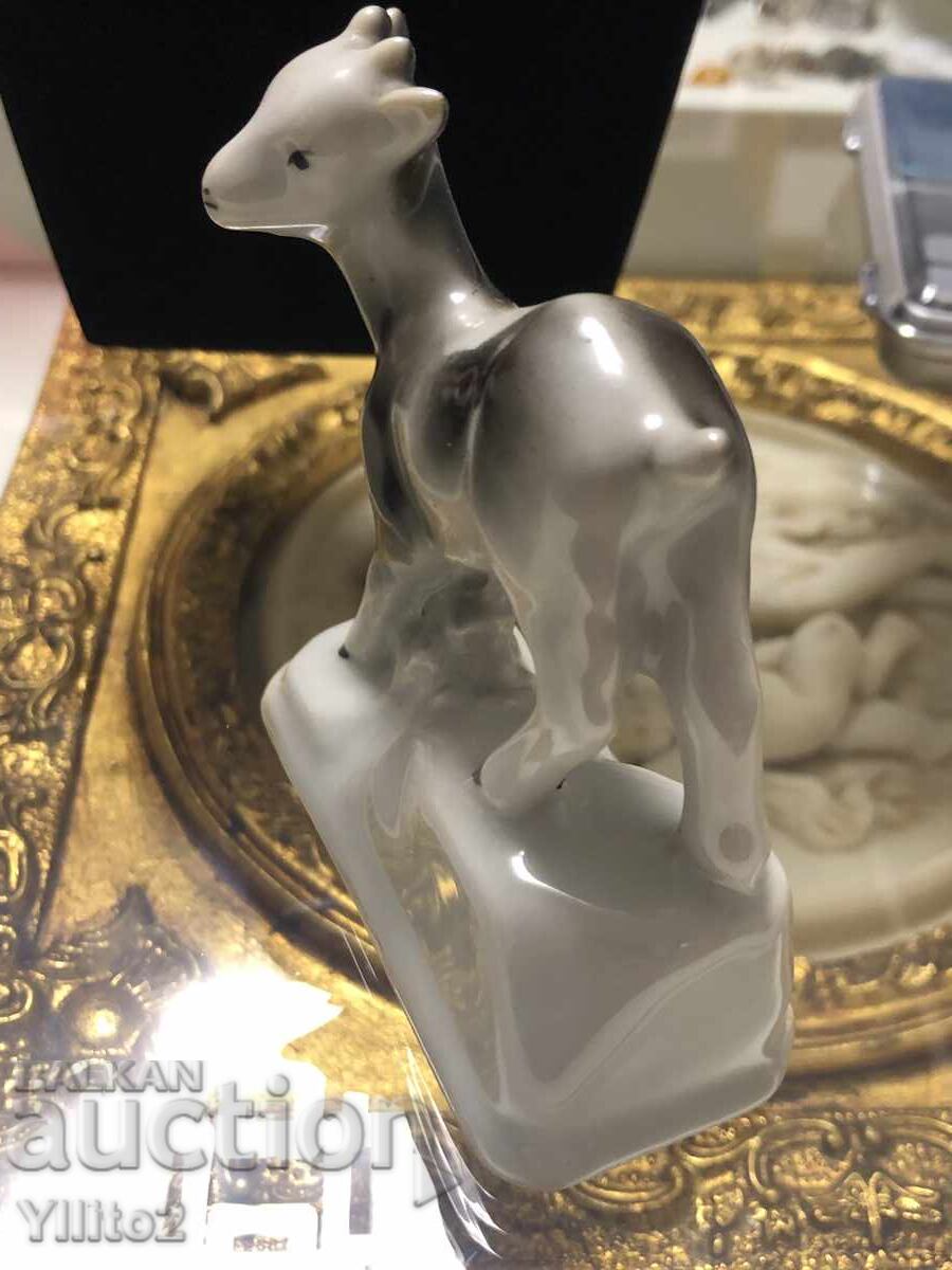 Licitație Figurină din porțelan bulgar