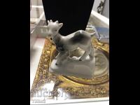 Българска порцеланова фигура