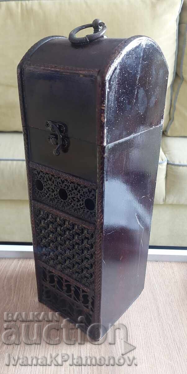 Licitație Cutie de vin pentru cunoscători, înălțime 35 cm Licitație Cutie de vin pentru cunoscători, înălțime 35 cm